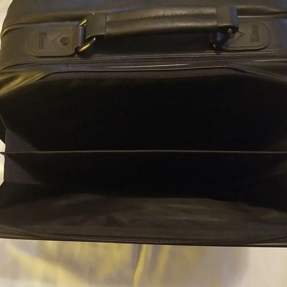 Targus Laptop Computer Bag Business Briefcase Leather Multiple Compartments